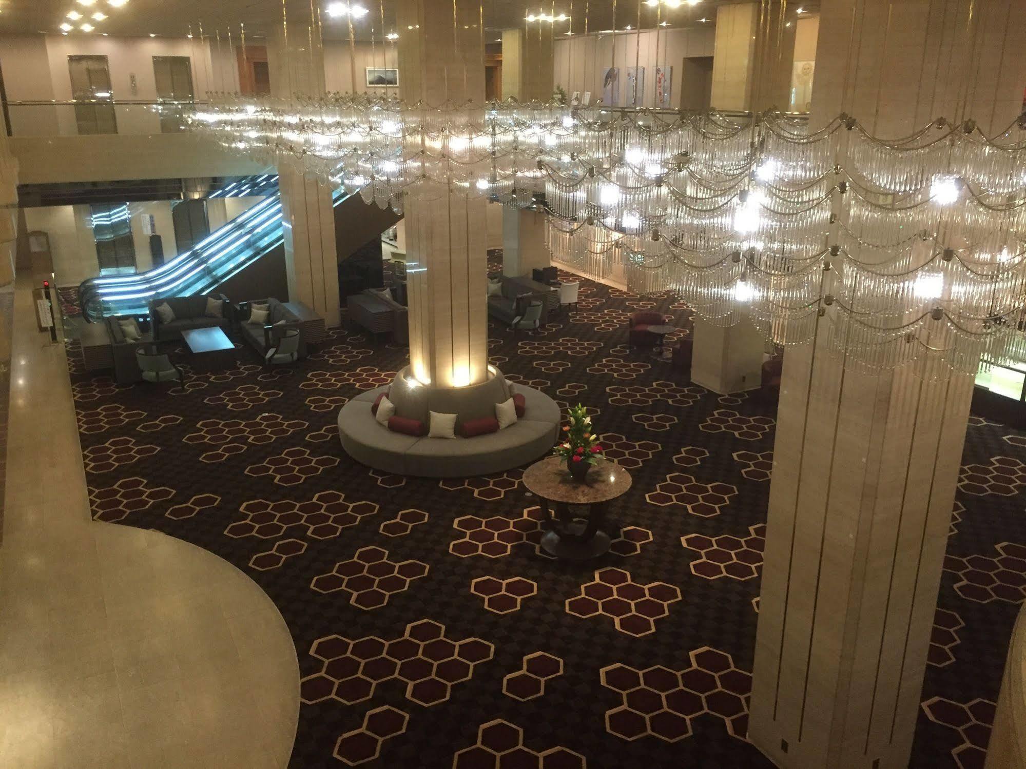 Hotel Grand Terrace Toyama Station Exterior foto